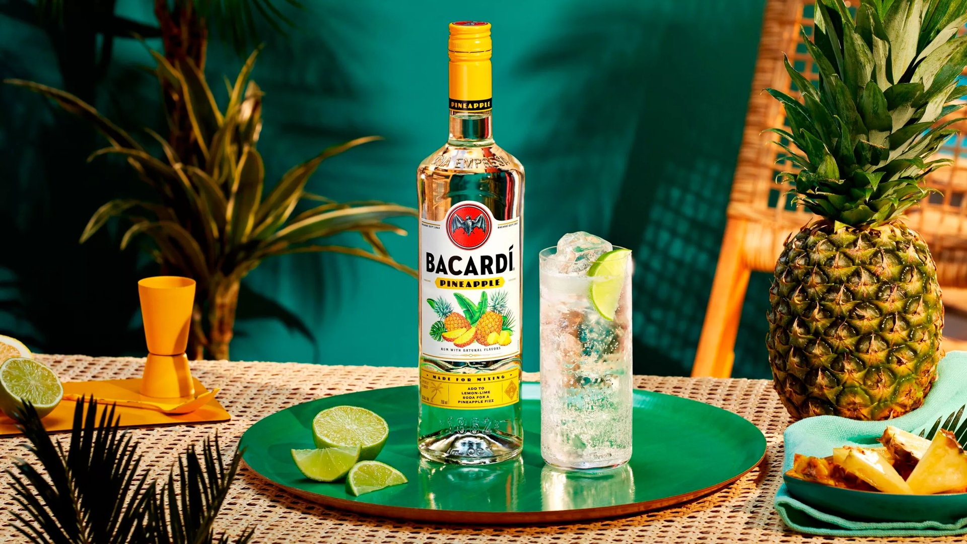 Pineapple Fizz Cocktail Recipe BACARDÍ US