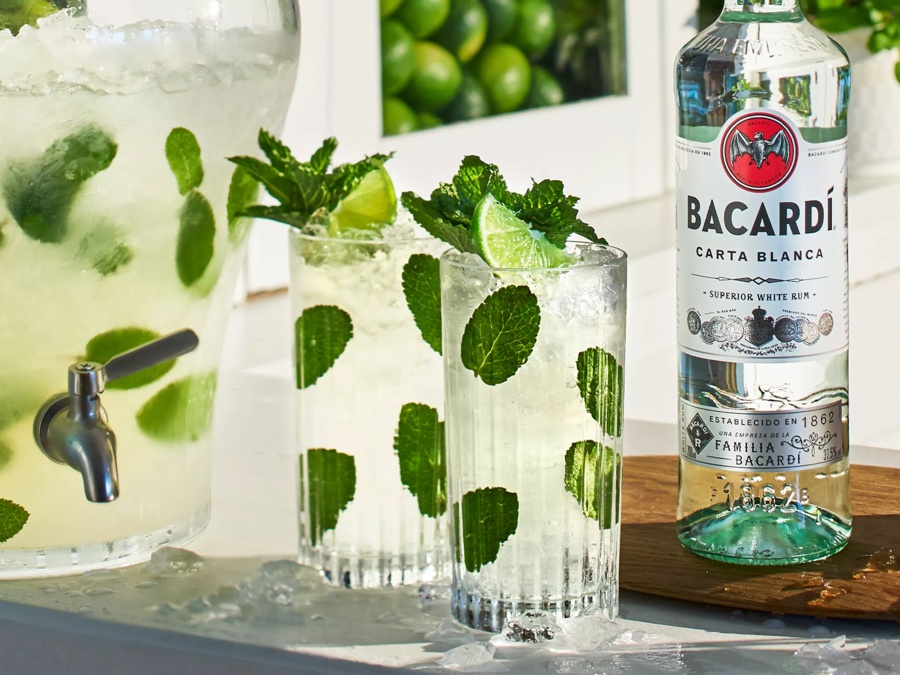 Receta del cóctel BACARDÍ Mojito |Cómo preparar un BACARDÍ mojito | BACARDÍ  ES